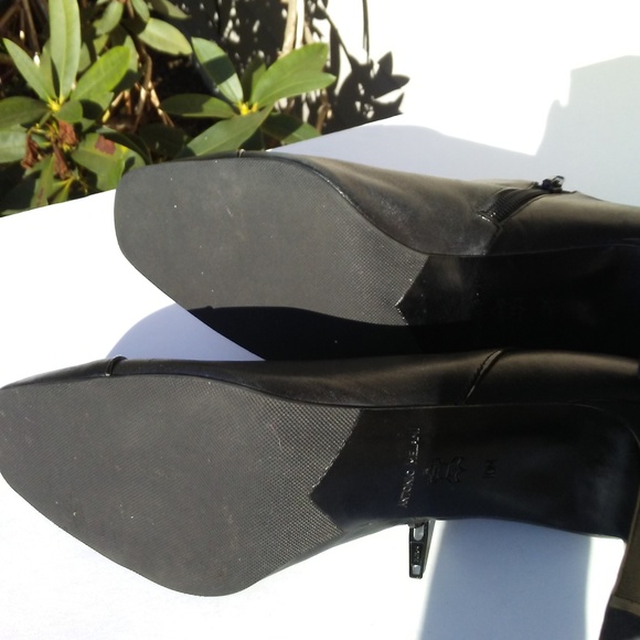 Womens Antionio Melani Black Bootie - Picture 4 of 4